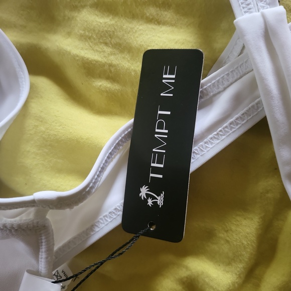 WHITE 2 PIECE BATHING SUIT. - Picture 8 of 10